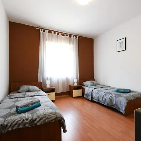 Apartman With A Parking Space - 13550