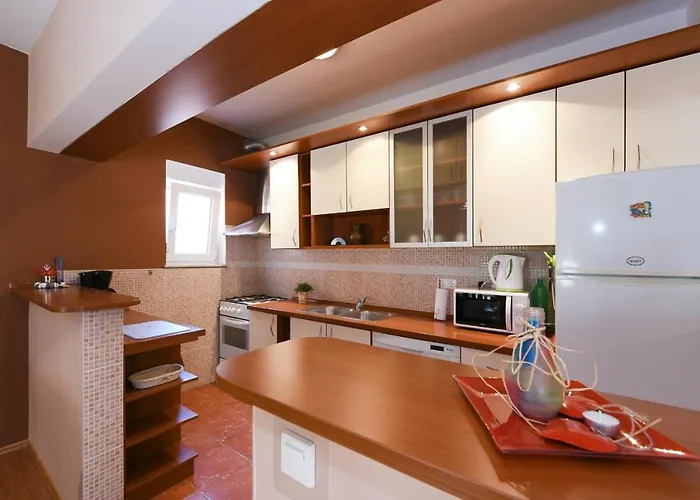 With A Parking Space - 13550 * זאדאר